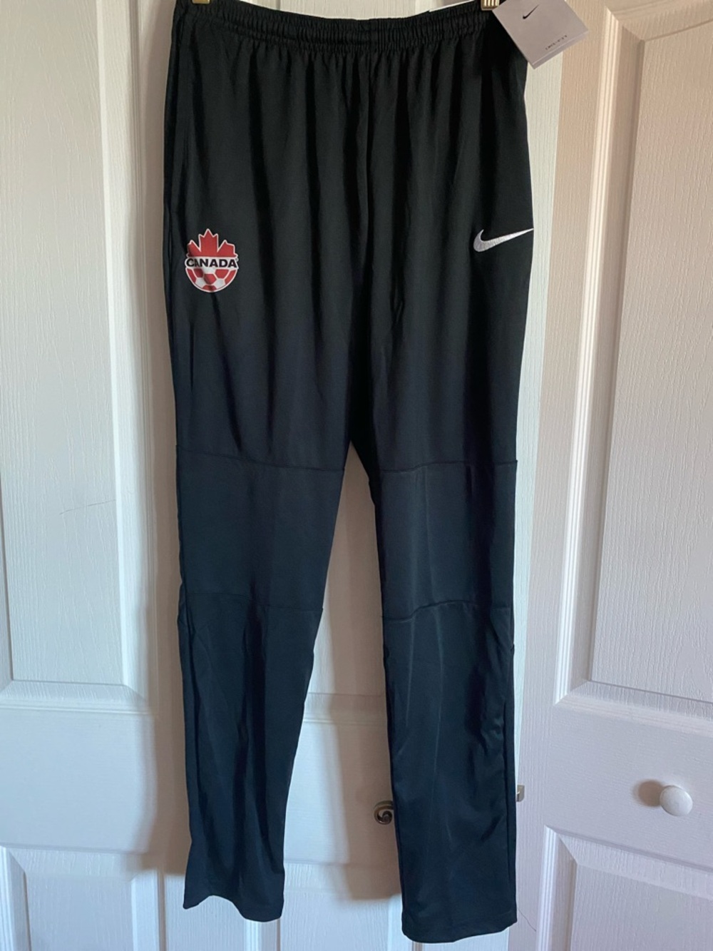 Nike Women Black Canada Soccer Joggers with White Swoosh size small NWT